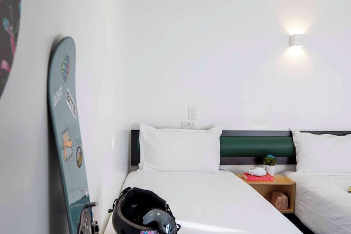 Room 28 of 69