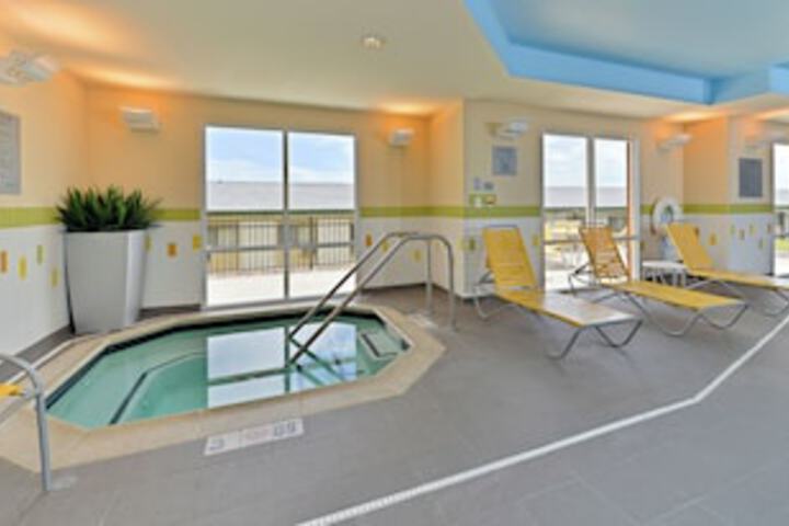 Indoor spa tub