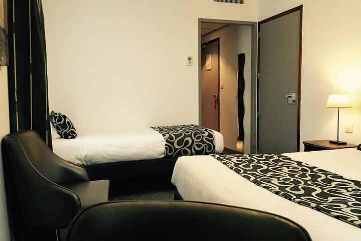Room 7 of 33