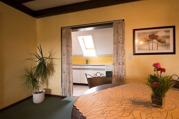 Room 10 of 36