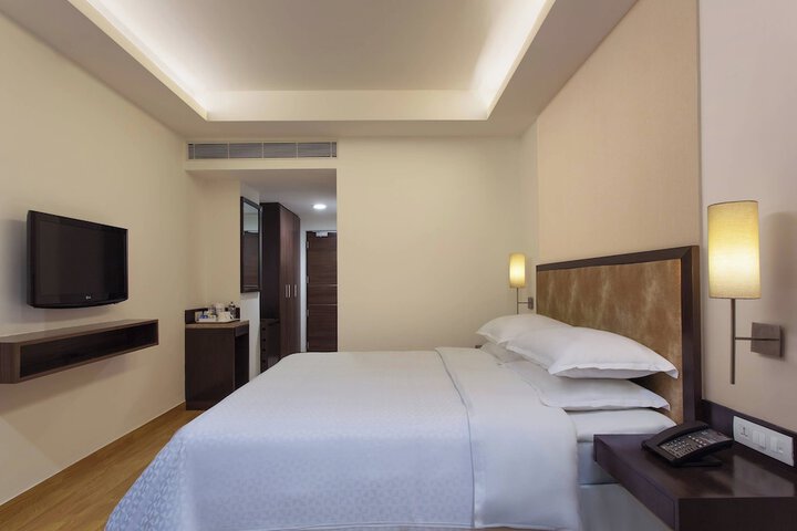 Room 25 of 62
