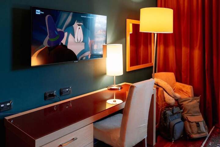 Room 6 of 72