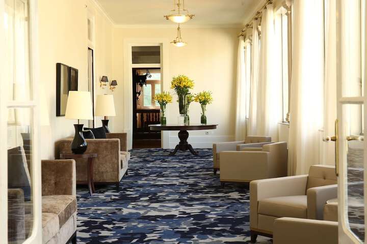 Entrance & Lobby