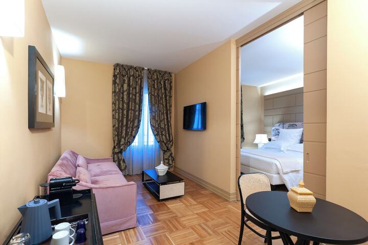 Room 44 of 143