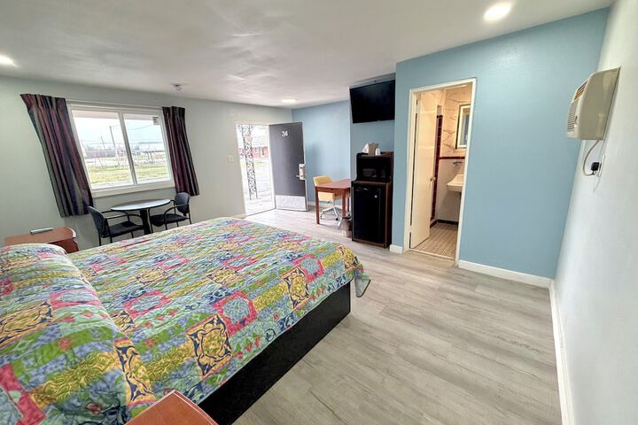 Room 10 of 16