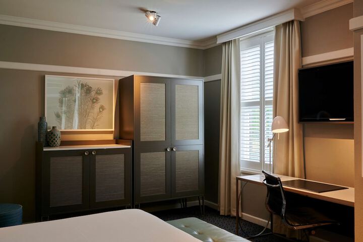 Room 32 of 66