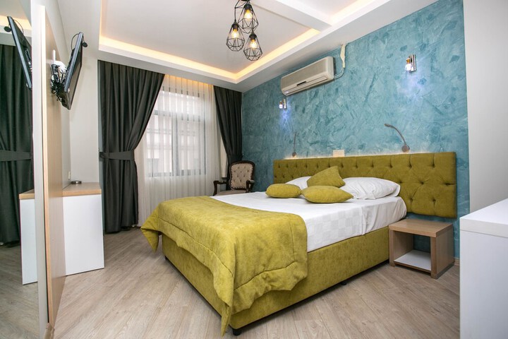 Room 7 of 84
