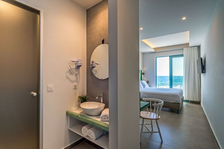 Room 53 of 74