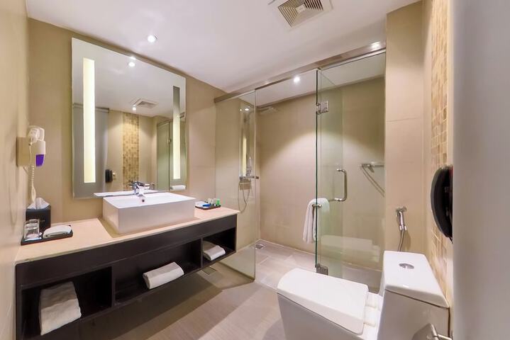 Room 41 of 102