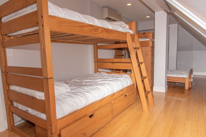 Room 9 of 113