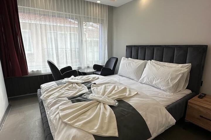 Room 17 of 33