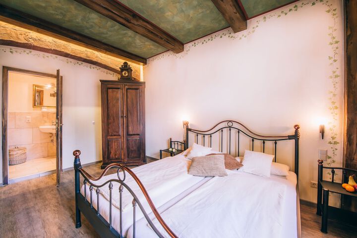 Room 6 of 31