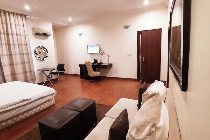 Room 13 of 27