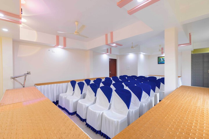 Ballroom/Hall 24 of 38