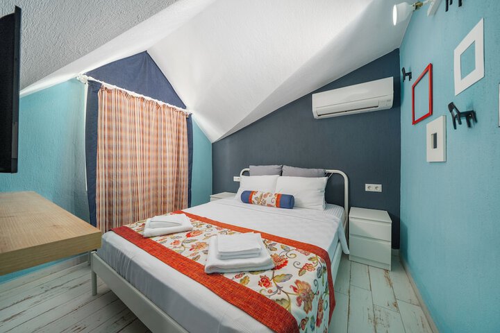 Room 16 of 48