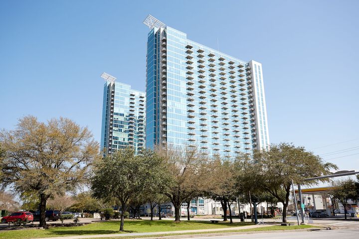 Desirable Midtown Suites by Sonder