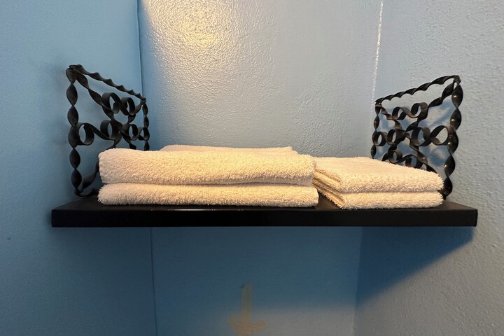 Room 13 of 28