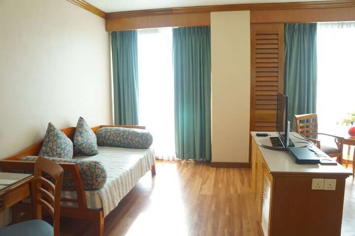 Room 17 of 104