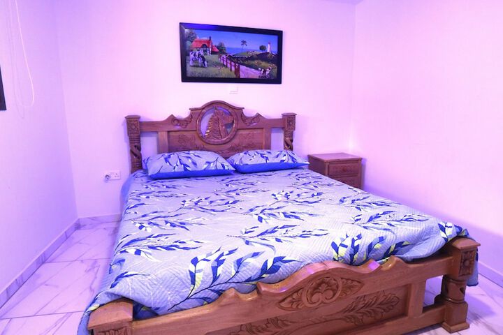 Room 6 of 33