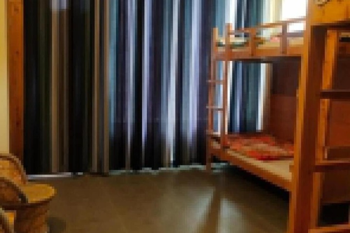 Room 10 of 24