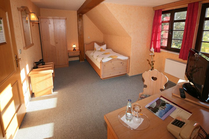 Room 6 of 43