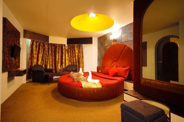 Room 4 of 19
