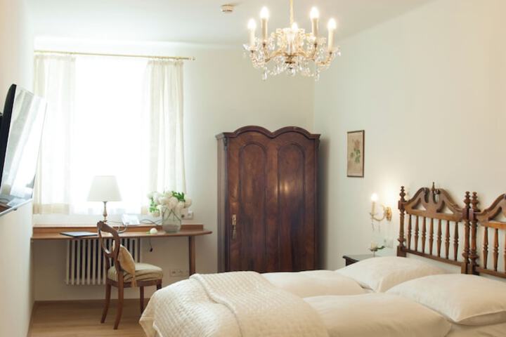 Room 8 of 62