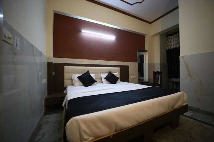 Room 13 of 35