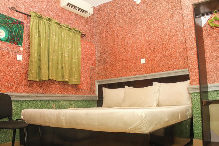 Room 22 of 33