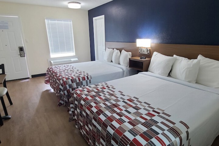 Deluxe Queen Bed (18 of 18)