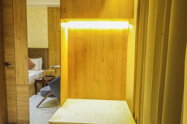 Room 10 of 40