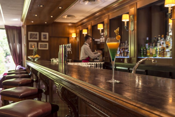 Lounge 31 of 42