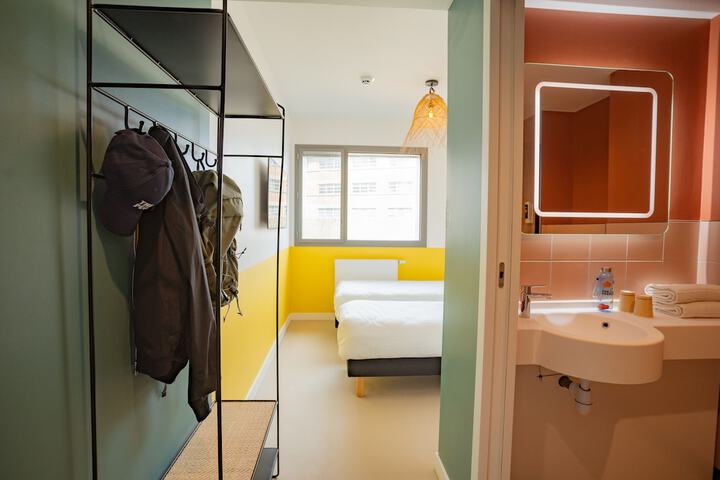 Room 5 of 31