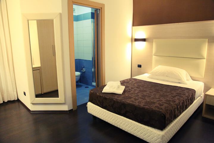 Room 15 of 65