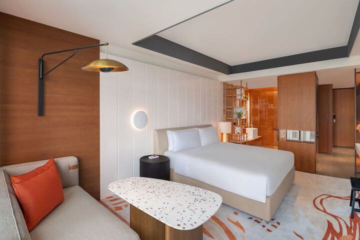 Room 21 of 182