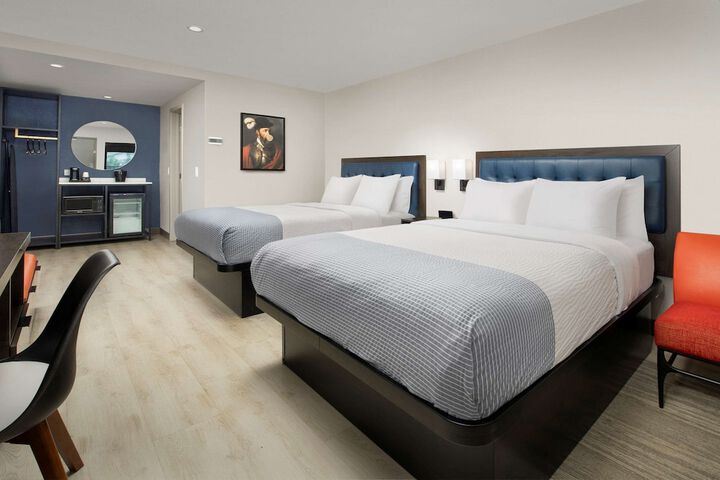 2 Double Beds (3 of 15)