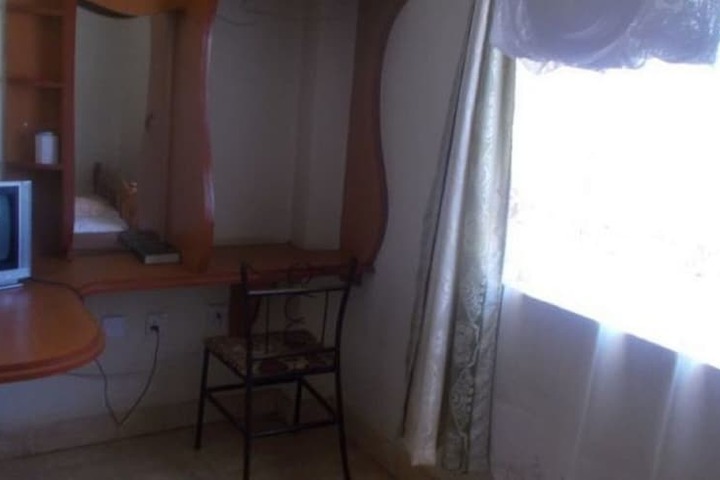 Room 8 of 18