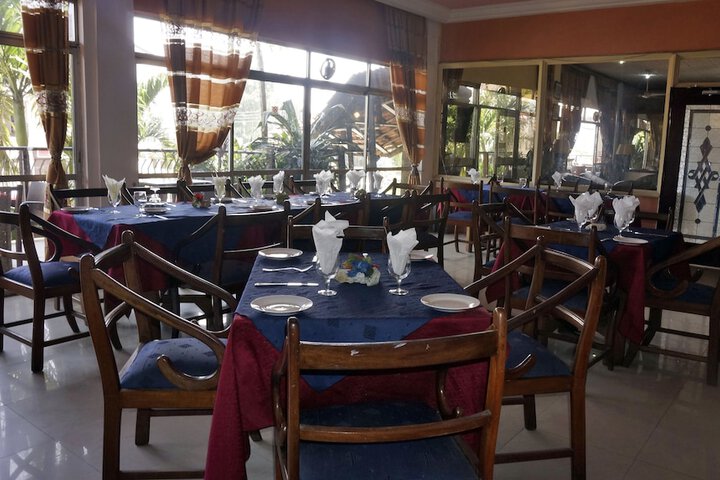 Dining 46 of 51