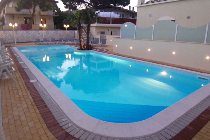 Pool 21 of 53