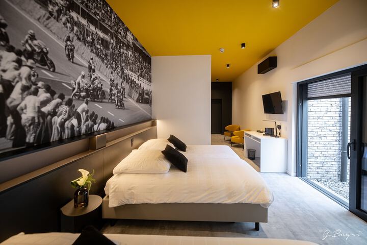 Room 12 of 25