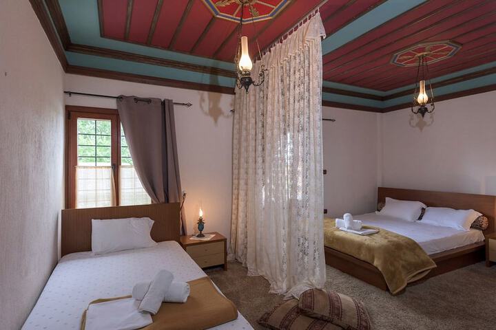 Room 6 of 16