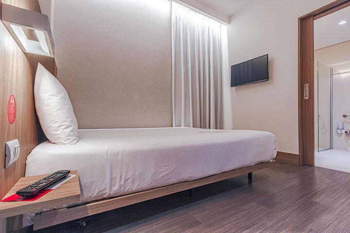 Room 8 of 37