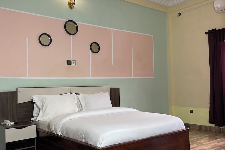 Room 12 of 124