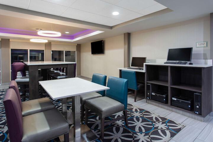 Business Center 35 of 37