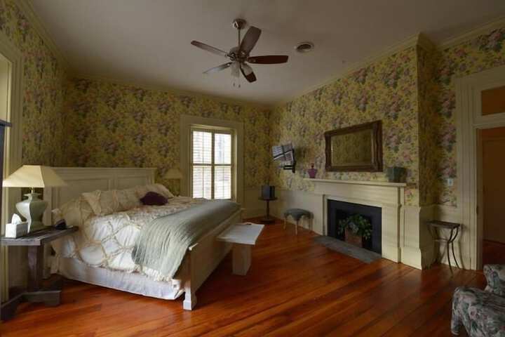 Room 9 of 20