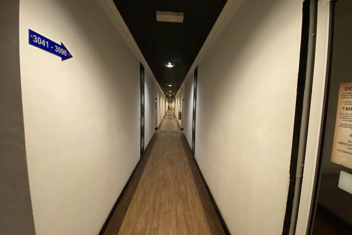 Ballroom/Hall 18 of 22
