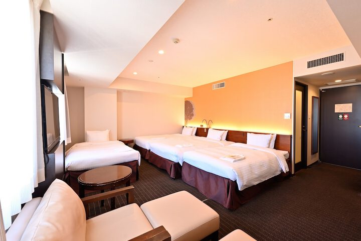 Room 3 of 43