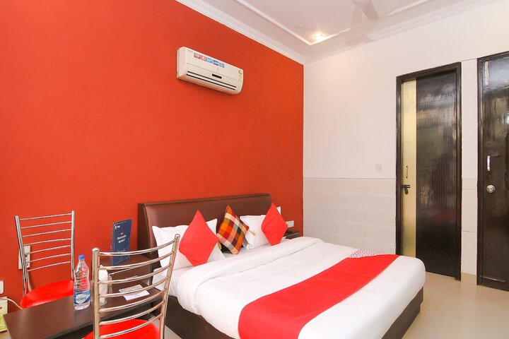 Room 12 of 25