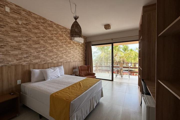 Room 21 of 102