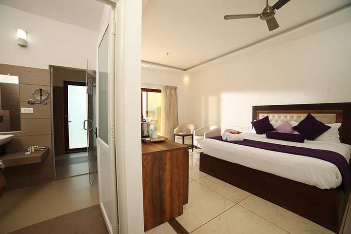 Room 3 of 51